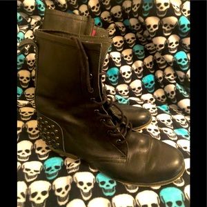 *Betsey Johnson* Used condition Kinderr Black Combat Boot w Rhinestones Size 9!